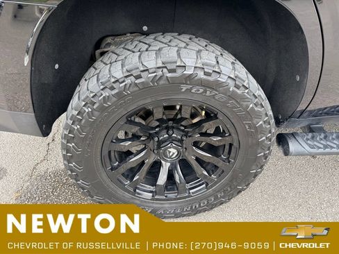 Used 2021 Chevrolet Tahoe Z71 w/ Luxury Package AWD/4WD image 35