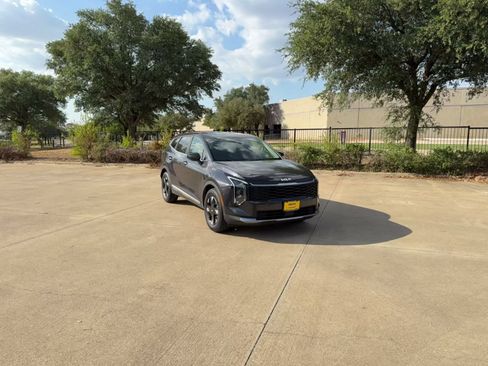 Used 2026 Kia Sportage LX FWD image 3