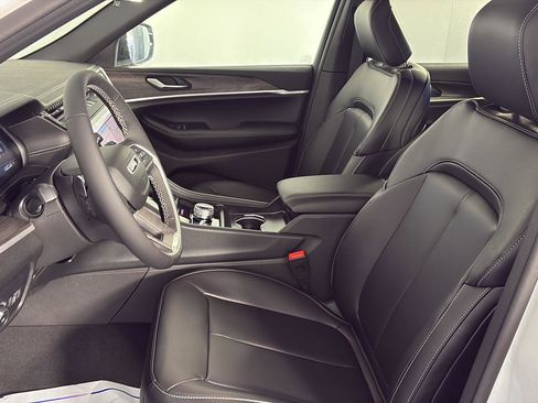 New 2026 Jeep Grand Cherokee Limited AWD/4WD image 10