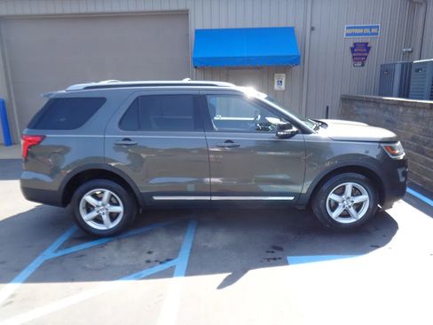 Used 2016 Ford Explorer XLT w/ Equipment Group 201A AWD/4WD image 7