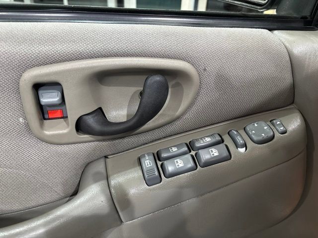 Used 2004 Chevrolet Blazer LS w/ Preferred Equipment Group AWD/4WD image 29