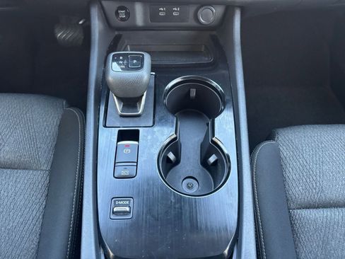 Used 2024 Nissan Rogue SV image 41