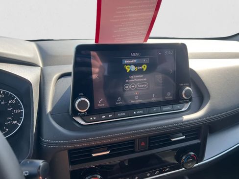 Certified 2025 Nissan Rogue SV image 21