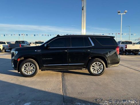 Used 2021 GMC Yukon SLT image 2