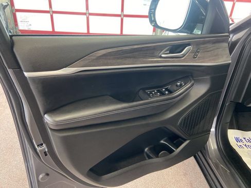 Certified 2023 Jeep Grand Cherokee L Limited AWD/4WD image 8