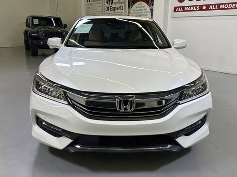 Used 2016 Honda Accord Touring image 3