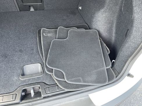 Used 2024 Volvo XC40 B5 Core image 35