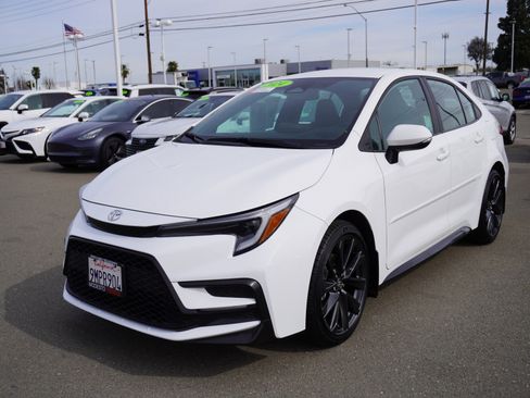 Used 2024 Toyota Corolla SE image 5