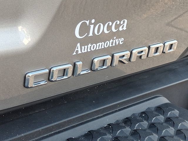 Used 2024 Chevrolet Colorado Z71 w/ Z71 Convenience Package 2 AWD/4WD image 31