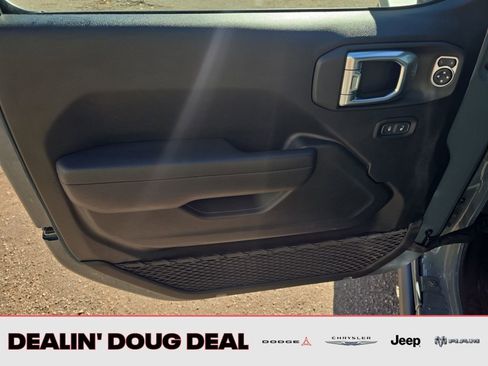 Used 2024 Jeep Wrangler Unlimited image 11