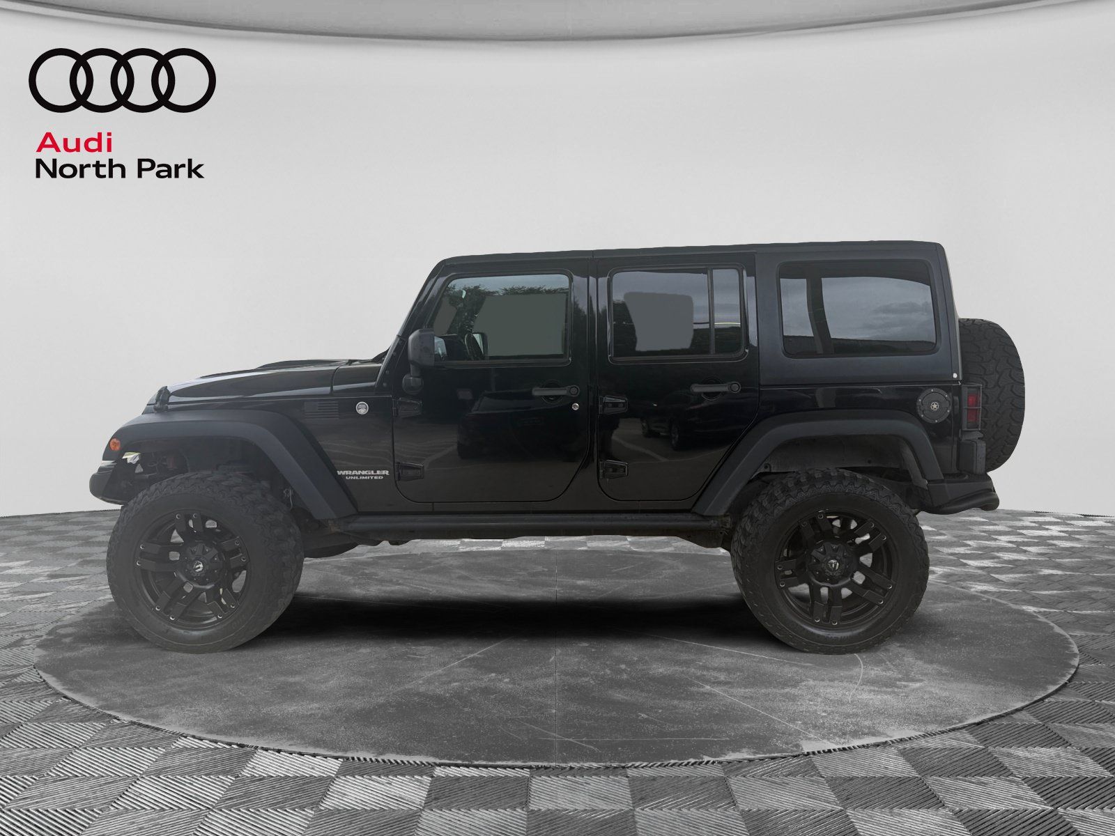 Used 2012 Jeep Wrangler Unlimited Rubicon AWD/4WD image 2