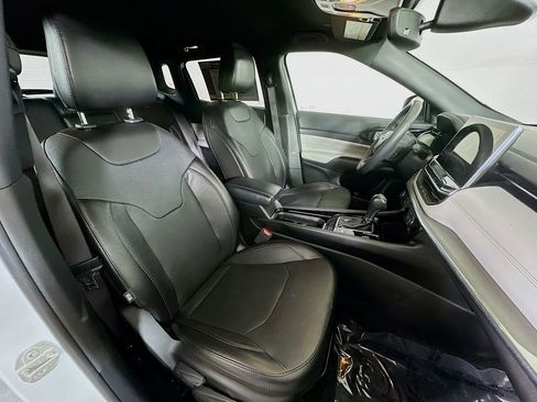 Used 2023 Jeep Compass Limited image 12