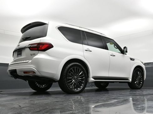 Used 2023 INFINITI QX80 Sensory w/ All-Season Package image 35