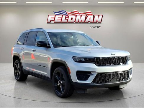 Used 2022 Jeep Grand Cherokee Altitude image 11