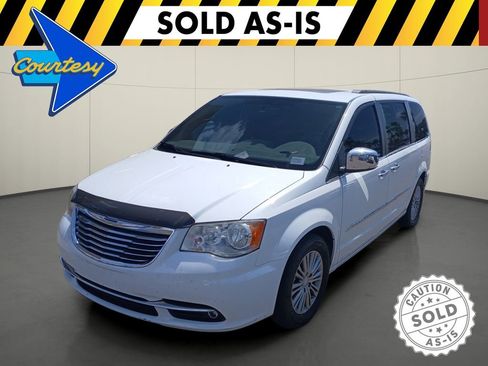 Used 2014 Chrysler Town & Country Touring-L w/ Driver Convenience Group FWD image 3