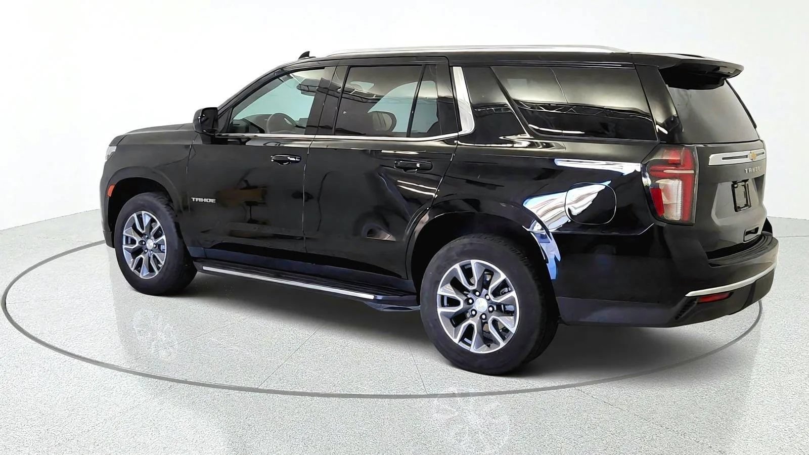 Used 2024 Chevrolet Tahoe LS w/ Driver Alert Package AWD/4WD image 6
