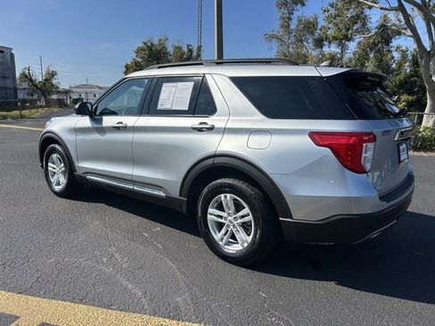 Used 2023 Ford Explorer XLT w/ Equipment Group 202A image 4