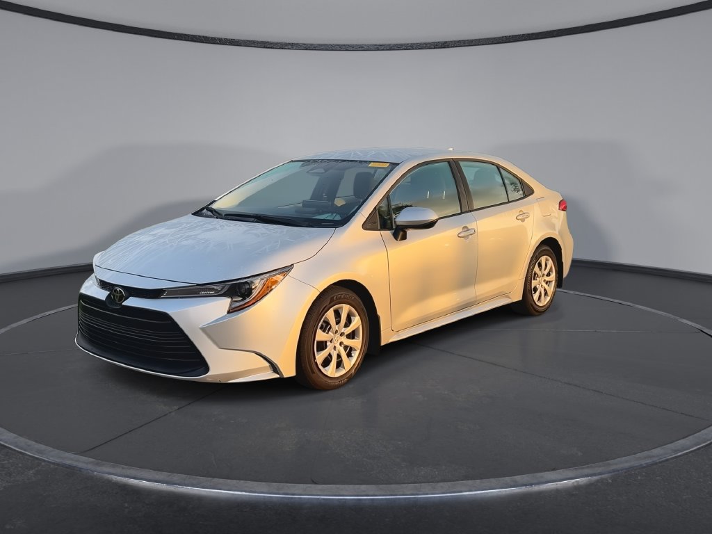 Used 2025 Toyota Corolla LE FWD image 4