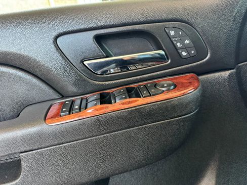 Used 2013 Chevrolet Suburban LTZ image 17