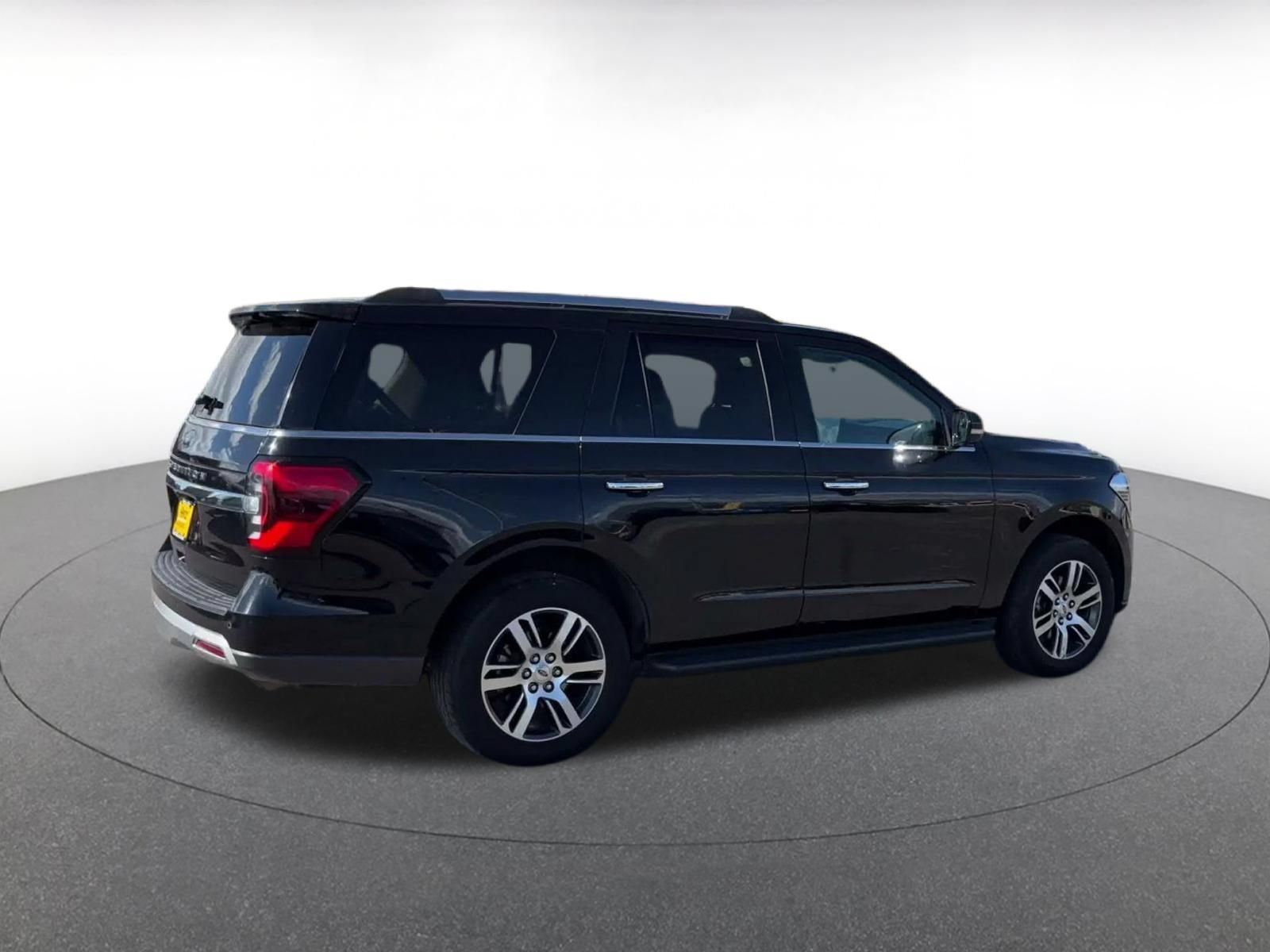 Used 2024 Ford Expedition Limited AWD/4WD image 14