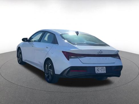 Used 2025 Hyundai Elantra SEL image 11