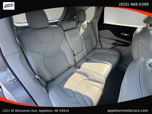 Used 2019 Jeep Cherokee Limited w/ Technology Group AWD/4WD image 38
