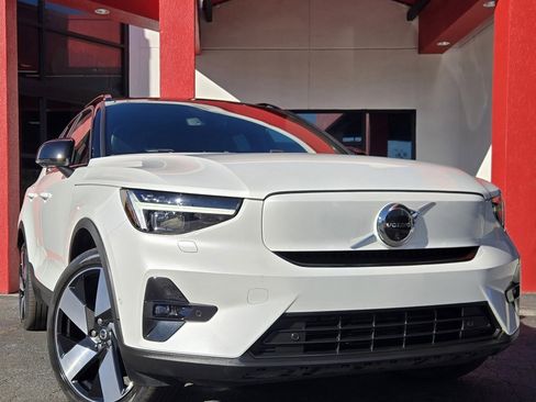 Used 2023 Volvo XC40 Recharge Ultimate image 11