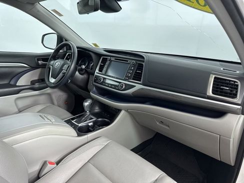 Used 2018 Toyota Highlander Limited Platinum image 25