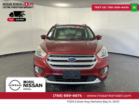 Used 2017 Ford Escape Titanium image 4