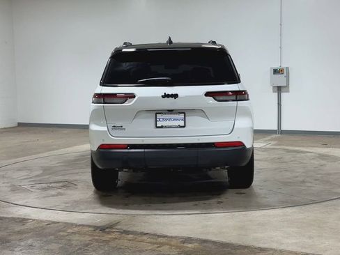 Used 2025 Jeep Grand Cherokee L Limited w/ Trailer Tow Package image 7