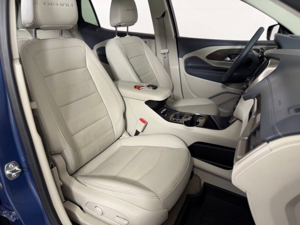 Used 2024 GMC Terrain Denali w/ Denali Premium Package AWD/4WD image 43