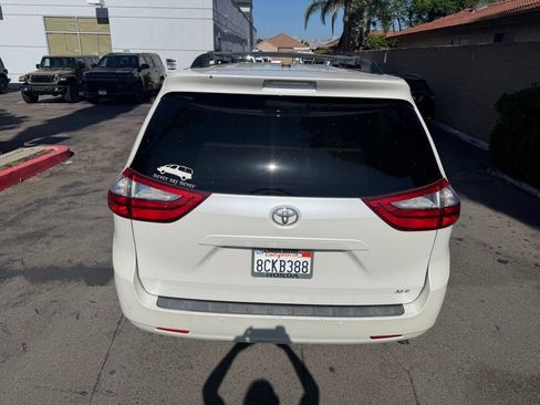 Used 2015 Toyota Sienna XLE w/ XLE Navigation Package FWD image 12