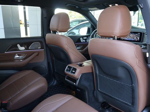 Certified 2024 Mercedes-Benz GLS 450 4MATIC image 28
