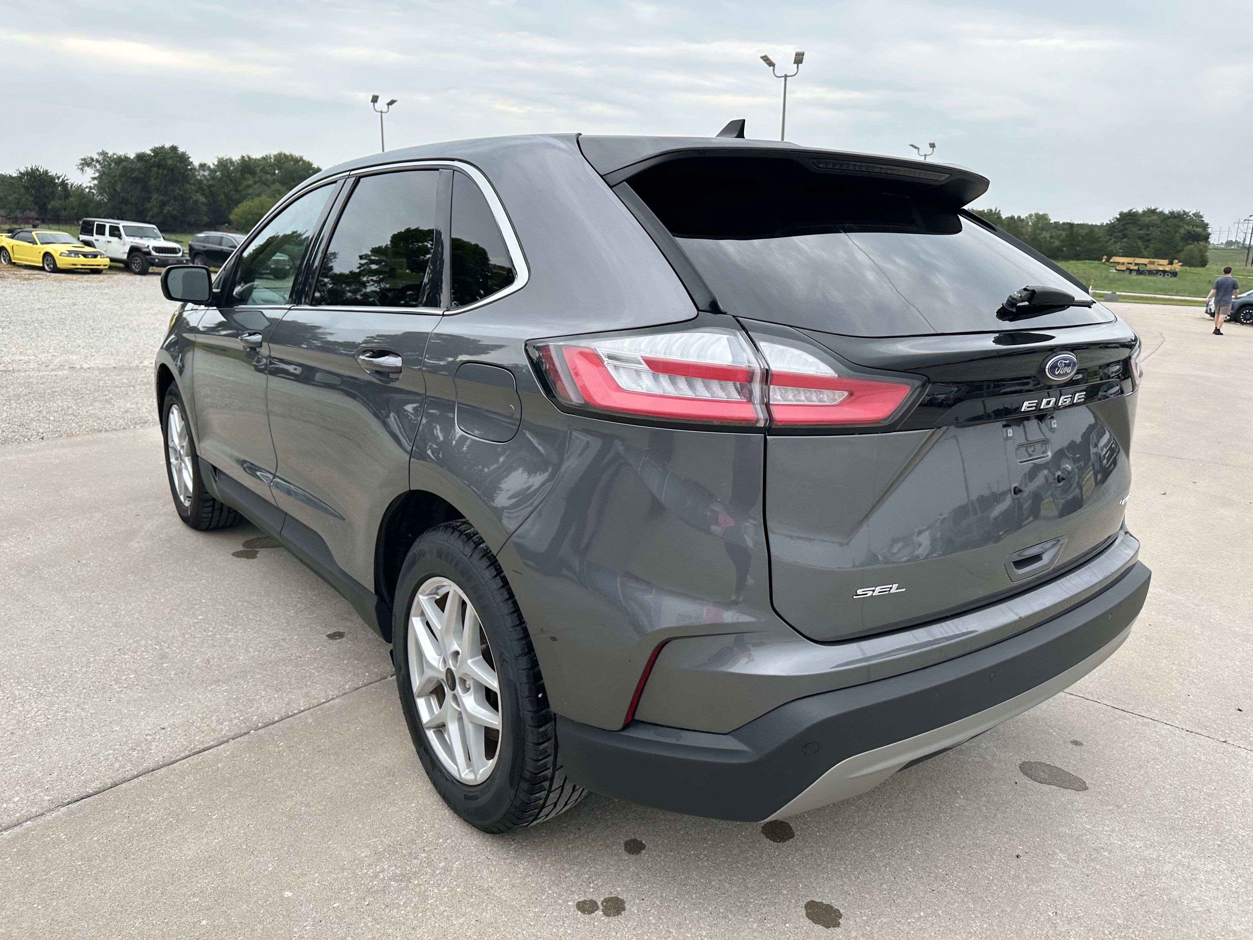 Used 2024 Ford Edge SEL AWD/4WD image 7