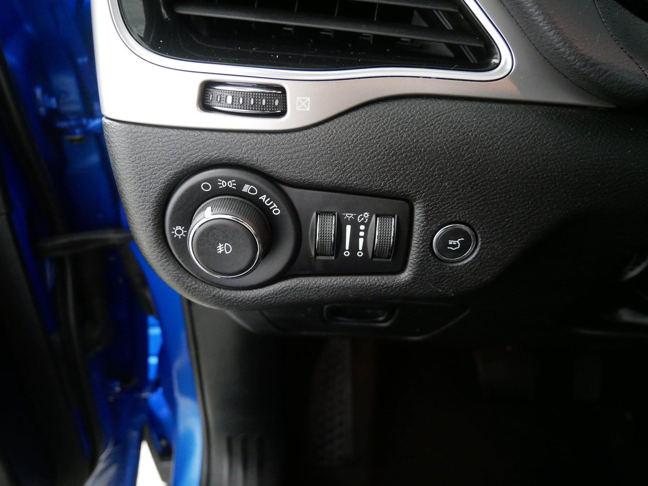 Used 2021 Jeep Cherokee Latitude Lux 80th Anniv w/ Quick Order Package 26U 80TH AWD/4WD image 26