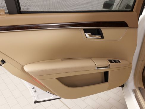 Used 2013 Mercedes-Benz S 550 4MATIC image 36