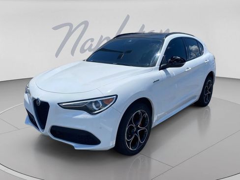 Used 2022 Alfa Romeo Stelvio Veloce AWD/4WD image 4