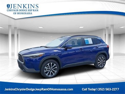 Used 2024 Toyota Corolla Cross XLE image 1