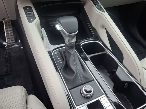 Used 2025 Kia Telluride SX w/ SX Captain's Chair Package FWD image 15