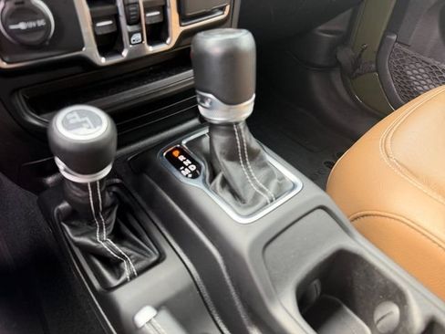 Used 2023 Jeep Wrangler Unlimited Sahara w/ Cold Weather Group AWD/4WD image 24