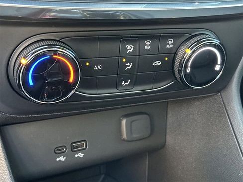 Used 2024 Buick Encore GX Preferred image 35