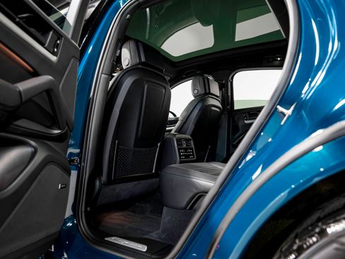 Used 2024 Porsche Cayenne Coupe image 35