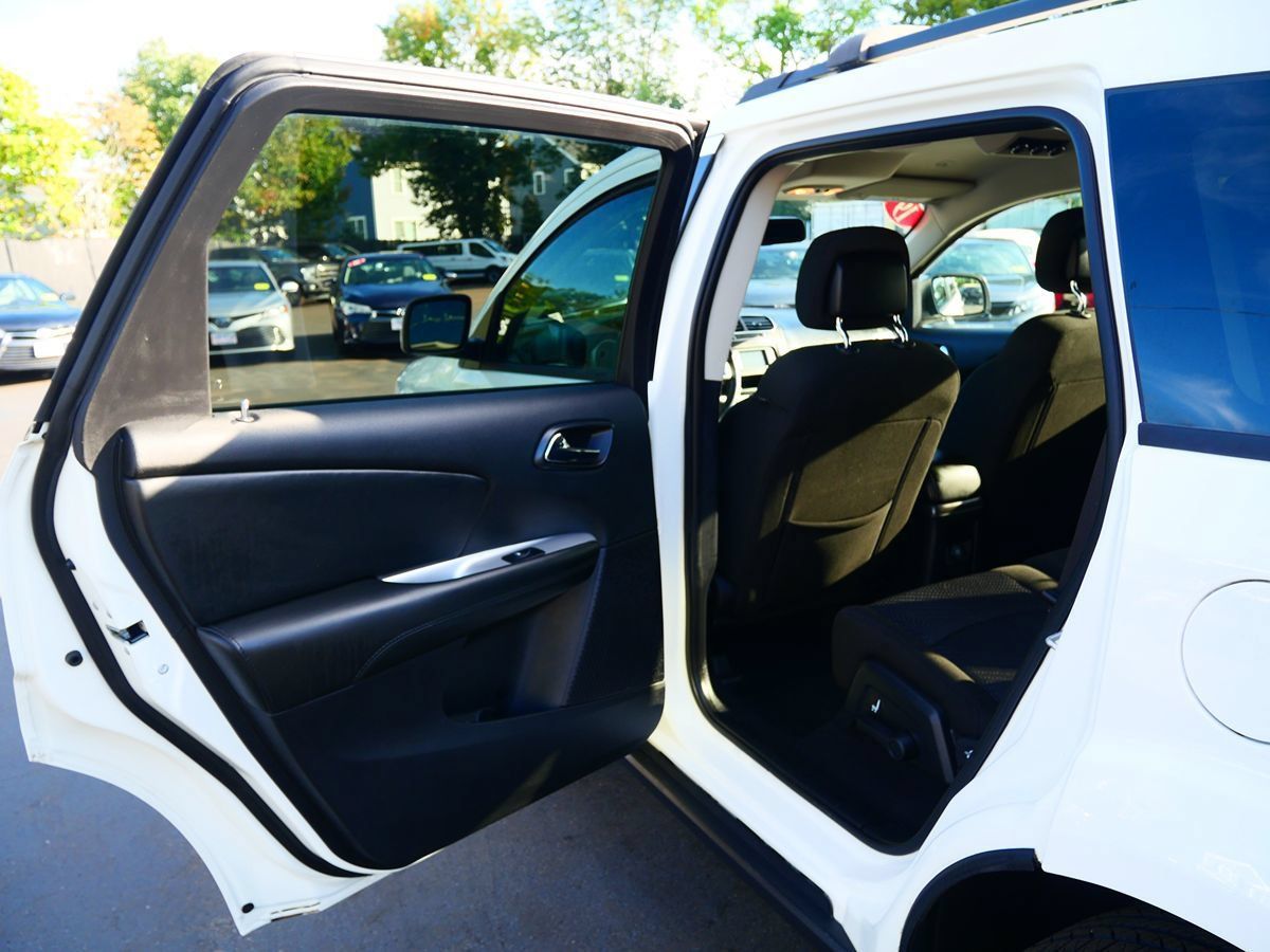 Used 2019 Dodge Journey SE w/ Connectivity Group FWD image 26