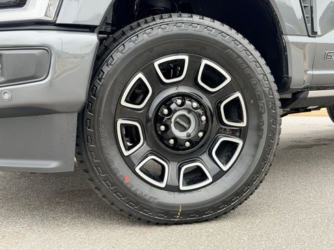 New 2026 Ford F250 Platinum w/ FX4 Off-Road Package image 5