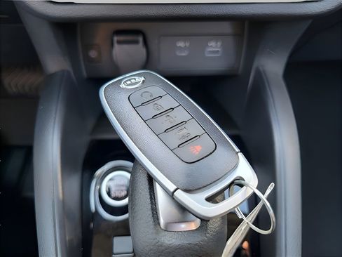 Used 2025 Nissan Versa SR image 20