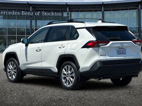 Used 2021 Toyota RAV4 XLE Premium image 6