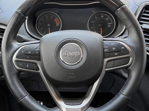 Used 2019 Jeep Cherokee Overland AWD/4WD image 18