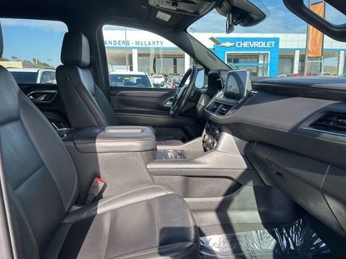 Used 2024 Chevrolet Suburban LT image 32