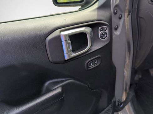 Used 2018 Jeep Wrangler Sport AWD/4WD image 14