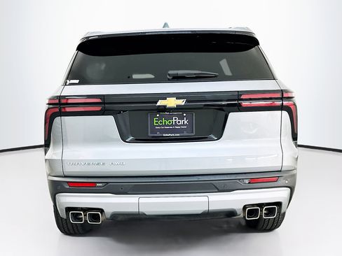 Used 2025 Chevrolet Traverse LT image 7